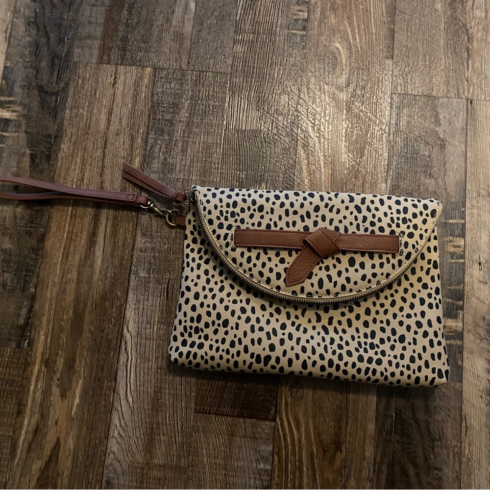 Leopard wristlet purse